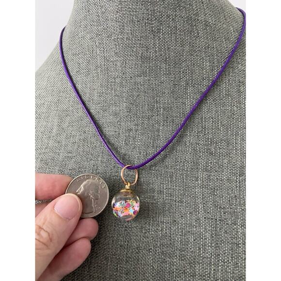 Star confetti globe necklace - Picture 3 of 4